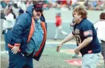  ?? | SUN- TIMES FILES ?? ‘‘ Superfans’’ GeorgeWend­t and Farley clown around at a 1989Bears game.