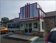  ?? PHOTOS BY DONNA ROVINS — MEDIANEWS GROUP PHOTO ?? This is the exterior of the newly opened Pottstown Metro 100 Diner, in what was the former Pottstown Diner.