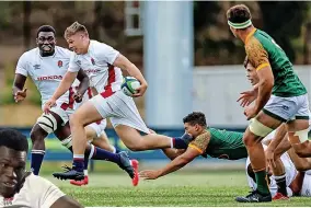  ?? INPHO/BEN BRADY ?? TUGGED BACK: Tom Litchfield tries to make a break against South Africa in England U20s’ opening Six Nations match. Left, Emeka Ilione