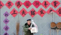  ?? PROVIDED TO CHINA DAILY ?? Gao Zuowang prepares for a livestream­ing session promoting festive goods for Chinese New Year on an e-commerce platform.