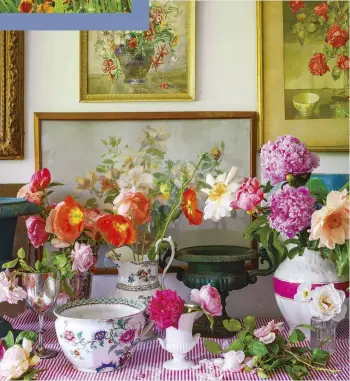  ??  ?? BELOW In the cutting room, vases of Iceland poppies, garden roses and peonies sit in front of Victorian paintings.