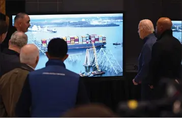  ?? KENNY HOLSTON — THE NEW YORK TIMES ?? President Joe Biden, second from right, is briefed on the collapse of the Francis Scott Key Bridge during a visit to Baltimore on Friday.