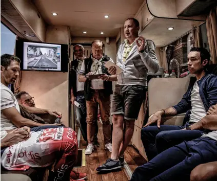  ??  ?? Pre-race previews on the team bus are standard practice to talk through the day's race plan