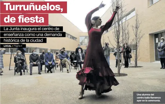  ?? FRANCISCO GONZÁLEZ ?? Una alumna del centro baila flamenco ayer en la ceremonia.