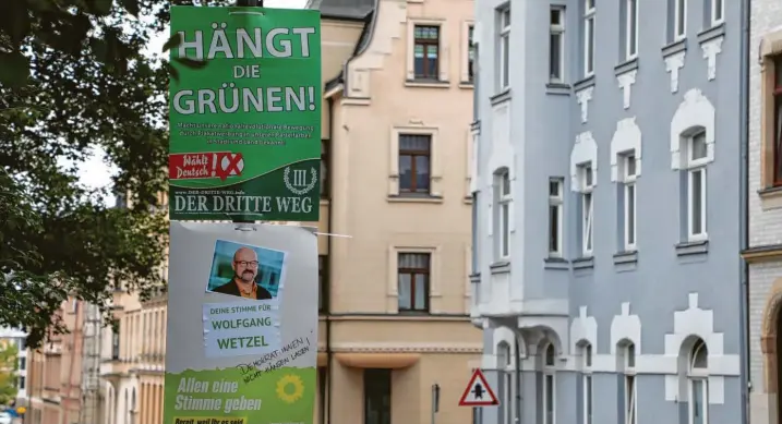  ?? Foto: Bodo Schackow, dpa ?? Ein Plakat, das die Republik aufwühlte: Der „Dritte Weg“forderte im Wahlkampf in Zwickau, die „Grünen zu hängen“.