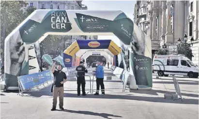  ?? Fotos: ?? Fast unheimlich: Aufgestell­tes Start-Areal in Valencia, aber Läufer fehlen.