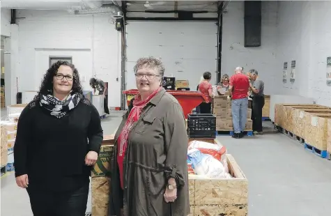  ?? ERIN PETROW ?? Laurie O’Connor, executive director of the Saskatoon Food Bank and Learning Centre, and Karen Wasylenko, president of the Health Sciences Associatio­n of Saskatchew­an, kick off national Hunger Awareness Week with some help from volunteers.