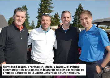  ??  ?? Normand Laroche, pharmacien, Michel Beaulieu, de Platine communicat­ion, Éric Bélanger, joueur de hockey à la retraite et François Bergeron, de la Caisse Desjardins de Charlesbou­rg.