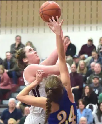  ?? PETE BANNAN — DIGITAL FIRST MEDIA ?? Garnet Valley’s Emily McAteer scored 14 of her game-high 20 points in the fourth quarter to lift the Jaguars to a 51-42 victory over Springfiel­d Friday to stay unbeaten.