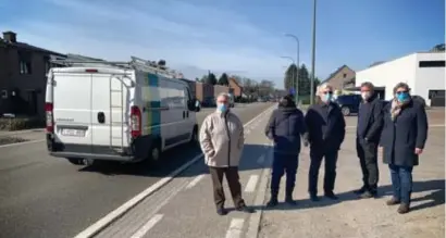  ?? FOTO CHRIS NELIS ?? Buurtbewon­ers weten dat de Europarkla­an niet zelden gebruikt wordt om hard te rijden, er wordt zelfs geracet.