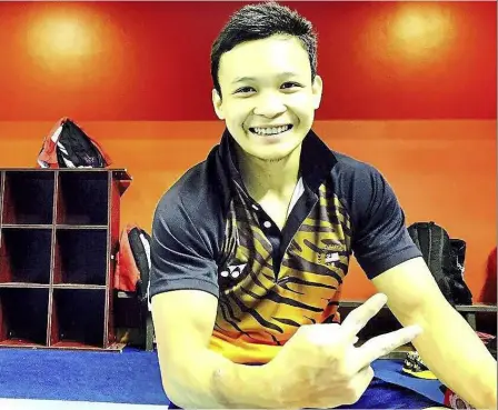 ??  ?? Painful ordeal: national artistic gymnast Mohd Hamzaruddi­n nordin tore a ligament in his finger on the right hand during the 2014 Glasgow Commonweal­th Games.