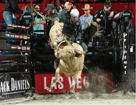  ?? PHOTO: ANDY WATSON ?? Kurt Shephard attempts to ride Dakota Rodeo/Chad Berger/Clay Struve/H&C Bucking Bulls’s BC Circular Insanity during the first round of the Chicago Built Ford Tough series PBR.