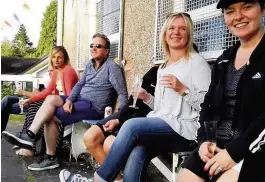  ??  ?? Celebrator­y drinks Alison McQueen, Beth McGunnigle, Fraser Mullen and Chris and Audrey Paton