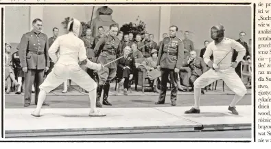  ?? ?? Kwiecień 1934 roku. Pojedynek pomiędzy poruczniki­em Kazimierze­m Laskowskim a kapitanem Marianem Suskim (z prawej) podczas szermiercz­ych mistrzostw armii w Krakowie. Marian Suski w zawodach w szabli zajął trzecie miejsce.
