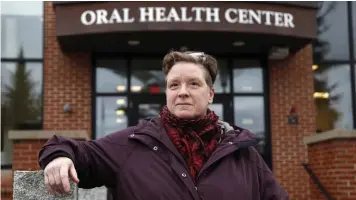  ?? AP FILE ?? LIKE PULLING TEETH: Ebyn Moss drives two hours for appointmen­ts at the University of New England University’s dental school. Maine’s new law allowing ‘dental therapists’ might bring preventive care closer to home.