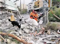  ??  ?? Die Stadt Durres wurde vom Erdbeben besonders schwer getroffen.