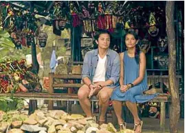  ??  ?? JC Santos (left) and Alessandra de Rossi in “Sakaling Hindi Makarating”