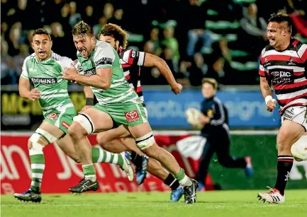  ?? PHOTO: WARWICK SMITH/STUFF ?? Hard-working captain Heiden Bedwell-curtis, centre left, will play his 50th game for the Manawatu¯ Turbos against Hawke’s Bay on Sunday.