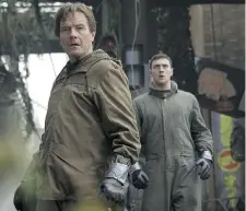  ?? KIMBERLEY FRENCH/Warner Bros. Pictures ?? Bryan Cranston, left, and Aaron Taylor-Johnson are a father and son who
try to warn the authoritie­s of impending danger in Godzilla.