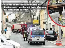  ??  ?? Während der Löscharbei­ten musste die Straße gesperrt werden (u.). In der Wohnung war nichts mehr zu retten.