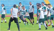  ??  ?? CONFIANZA. Platense entrenó ayer con gran dinámica.