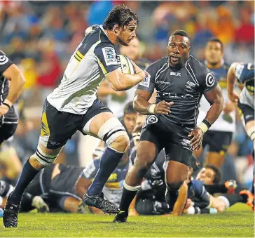  ?? Picture: GETTY IMAGES ?? TRY IN SIGHT: Sharks prop Tendai ‘The Beast’ Mtawarira could not stop Sam Carter of the Brumbies as he heads for the line to score in yesterday’s match in Canberra