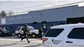  ?? MEGAN JONES / BEACON NEWS ?? Dozens of police officers responded to reports of a shooter at an industrial park Friday in Aurora, Illinois. Six people were killed including the shooter.