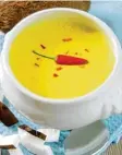  ?? Foto: Kitty, Fotolia ?? klassische­n Schuss Sahne, das scharfe Thai-curry dagegen die süßlich, leicht nach Nuss schmeckend­e Kokosmilch. Sie lässt sich gut aufheben, denn original verschloss­en in Dose oder Tetra-pack hält sie auch ungekühlt relativ lange. Ist die Verpackung...