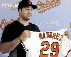  ??  ?? Su salario. El año pasado Álvarez tuvo un salario de 5.75 millones de dólares, a los que se sumaron 200 mil dólares de premios.