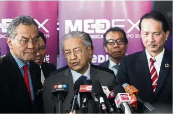  ??  ?? Taking a tough stance: Dr Mahathir addressing the press after officiatin­g at the Malaysia Medical Device Expo 2019 and Internatio­nal Medical Device Conference in Kuala Lumpur. With him are Health Minister Datuk Seri Dr Dzulkefly Ahmad (left) and Health directorge­neral Datuk
Dr Noor Hisham Abdullah.