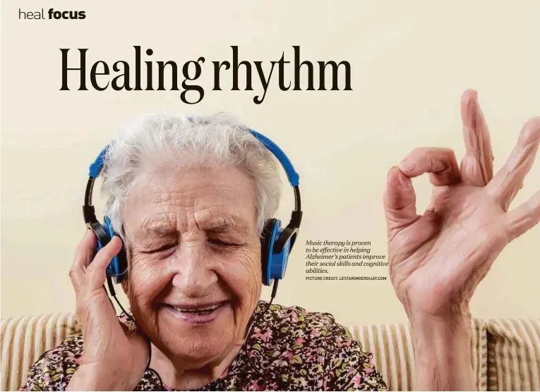  ?? PICTURE CREDIT: LESTARIMOE­RDIJAT.COM ?? Music therapy is proven to be effective in helping Alzheimer’s patients improve their social skills and cognitive abilities.