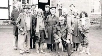  ??  ?? The Archers cast in 1988