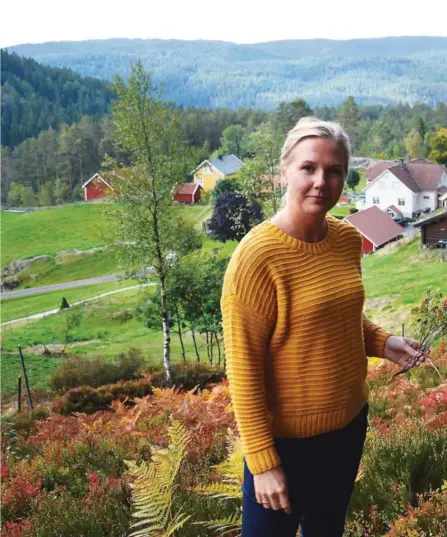  ??  ?? HER BOR DE: Pernille Vea og Gunnar Sagstuen overtok driften etter hans foreldre Marit og Frank Sagstuen for noen år siden og har siden satset stadig mer på baer. Hans opphav bor også på gården og hjelper til.