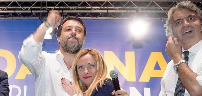  ?? ?? L’ultimo incontro pubblico Matteo Salvini e Giorgia Meloni sul palco allestito per la conclusion­e della campagna elettorale di Federico Sboarina, candidato sindaco a Verona