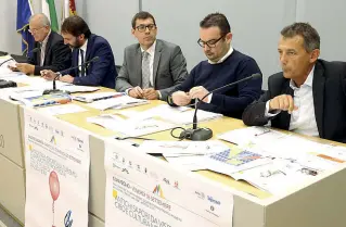  ?? (foto Rensi) ?? Relatori Scartezzin­i, Franceschi­ni, Peterlana, Stanchina e Pasi alla presentazi­one