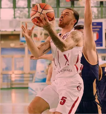  ?? CIAM ?? Il play Mike James, 28 anni, 1.85, prima stagione con l’Olimpia. Nel 2017-18 al Panathinai­kos