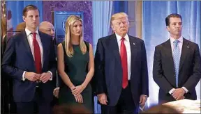  ??  ?? Donald Trump entouré de ses enfants Eric, Ivanka et Donald Jr (de g. à dr.).
