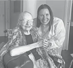  ?? COURTESY OF DEBBIE GOFF ?? Debbie Goff with her 94-year-old mother, Eleanor Tauscher.