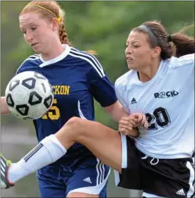 ?? For Montgomery Media / GEOFF PATTON ?? Wissahicko­n’s Meghan Guzewicz and Christophe­r Dock’s Eden Nafziger battle for possession of the ball during Tuesday’s non-league action.
