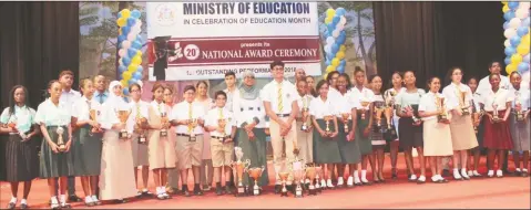  ??  ?? The recipients of the Ministry of Education’s 20th National Awards.