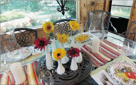  ?? CHRIS STANDRING/EDMONTON JOURNAL ?? Don’t put all your flowers in one basket when it comes to decorating. Place single stems in a selection of slender vases for a fun and informal look, perfect for al fresco dining.