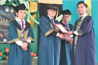  ?? ?? Watson, flanked by Azaman (left) and Philip, presents a graduation certificat­e to a Form 6 student.