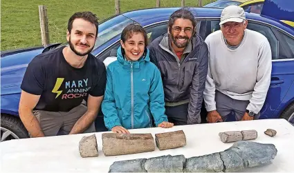  ?? Pic: SWNS ?? Dr Dean Lomax, Ruby Reynolds, Justin Reynolds and Paul de la Salle examining the initial finds in 2020