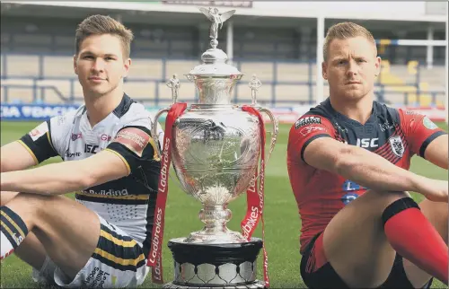  ??  ?? Hookers Matt Parcell, of Leeds Rhinos, and Feathersto­ne Rovers’ Keal Carlile, right, with the Challenge Cup ahead of tonight’s quarter-final.