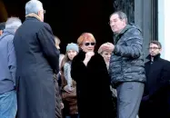  ??  ?? Il funerale Giancarlo Galan saluta Giustina Destro