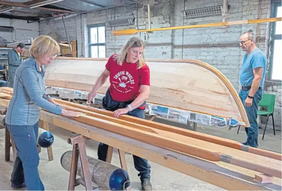  ?? Pictures: Paul Reid. ?? From left: Giles Loverack, Linda McLaughlin, Fiona Guest and Stuart Wren working on the St Ayles Skiff.