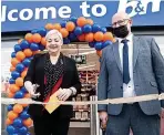  ?? ?? CUTTING THE RIBBON: Corrine Boden of Stoke-on-trent Foodbank with store manager Paul Squires.