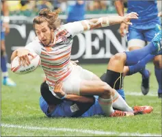  ?? — Reuters photo ?? England’s Dan Bibby scores a try.