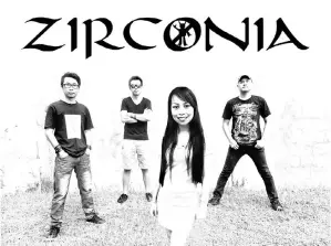  ??  ?? ZIRCONIA Band memperjuan­gkan muzik rock dalam industri muzik tempatan.