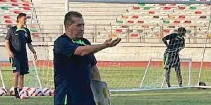  ?? ?? Peserio warming up for a trainning session with the Super Eagles